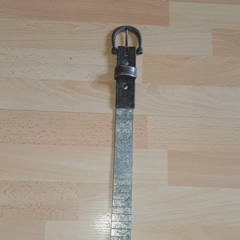 San Marcos shiny metal material belt